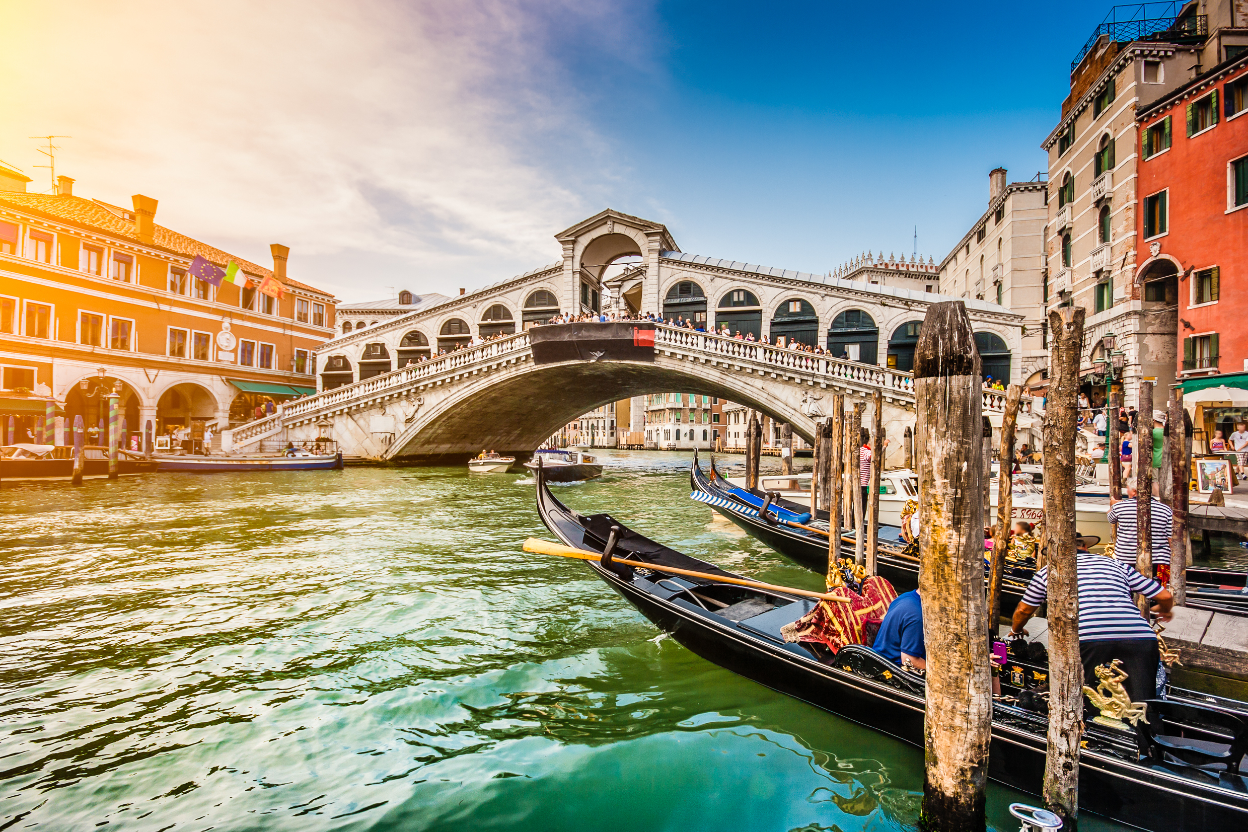 Panoramic,View,Of,Famous,Canal,Grande,From,Famous,Rialto,Bridge