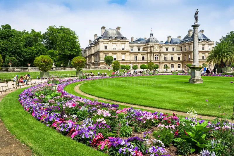 el-palacio-en-los-jardines-de-luxemburgo-parís-francia-de-luxemburgo-68107975